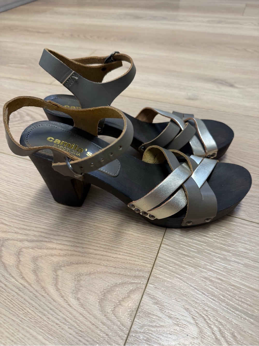 Camila's Barcelona wooden block heel sandals grey metallic silver size 10 (41)